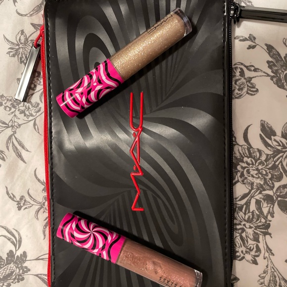 Mac cosmetics bundle includes highlighter, two glosses and fix+ finishing spray - Picture 1 of 4